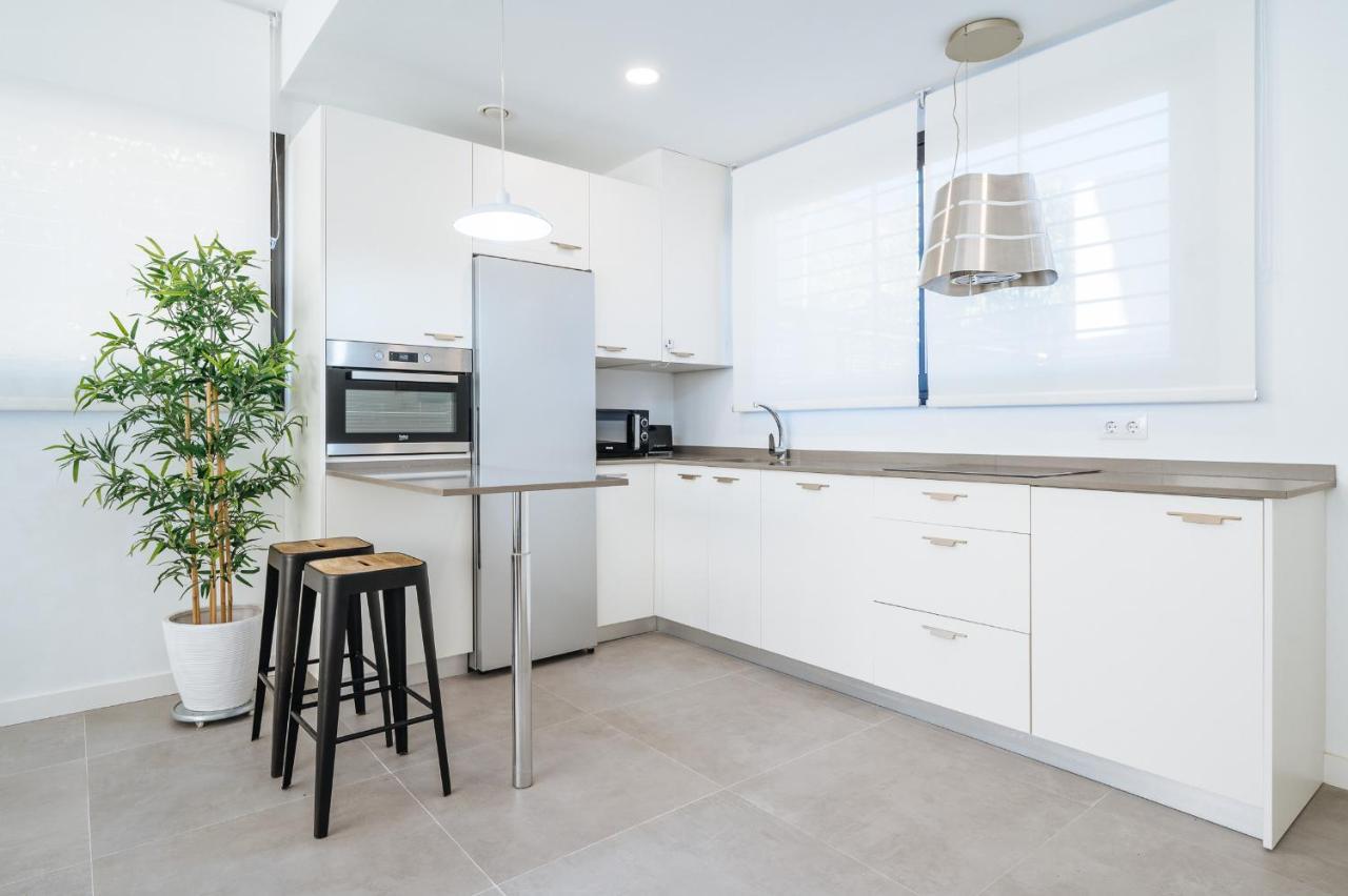 Urban Pulses Nervion Apartment Sevilla Bagian luar foto