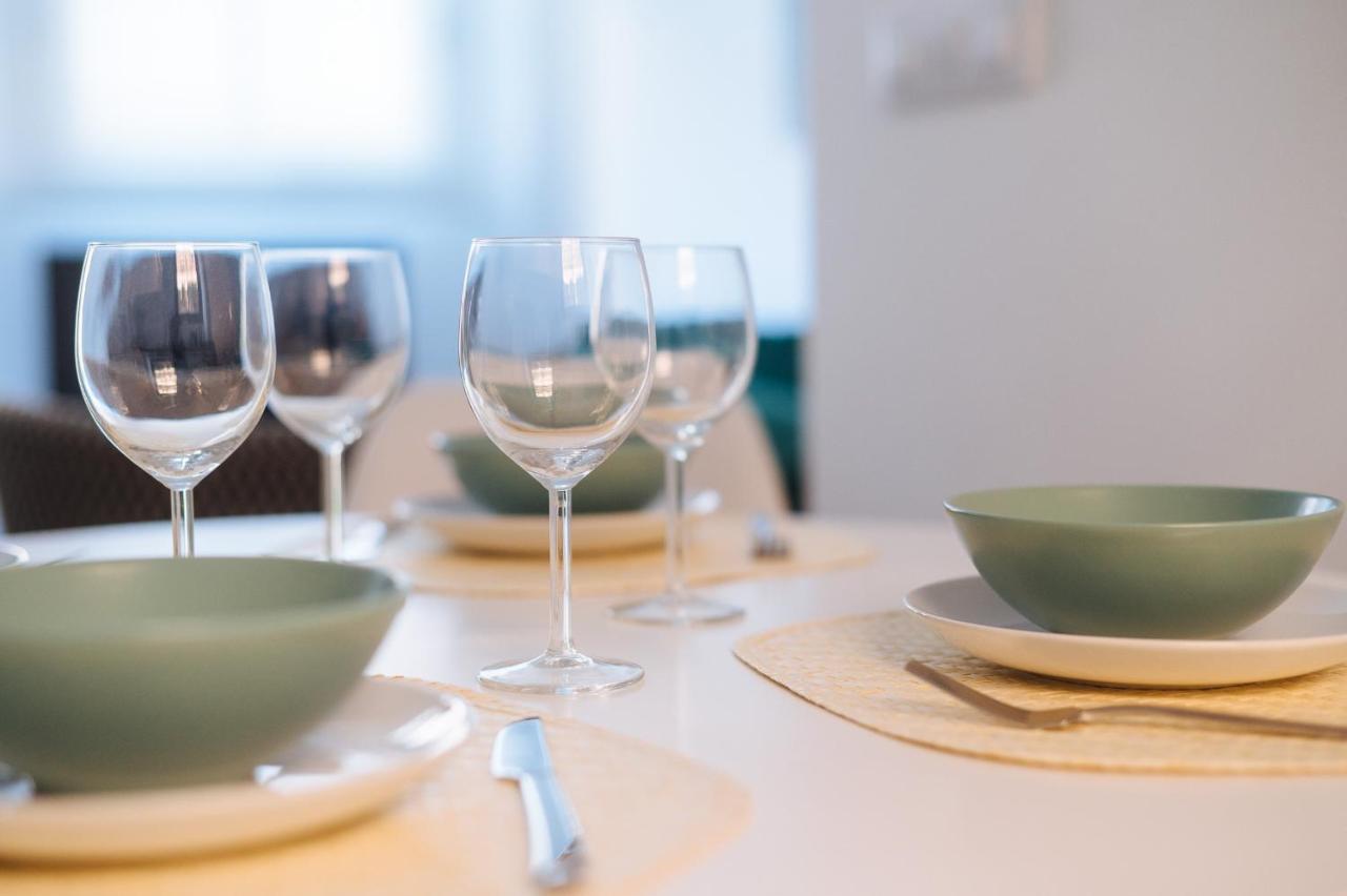 Urban Pulses Nervion Apartment Sevilla Bagian luar foto