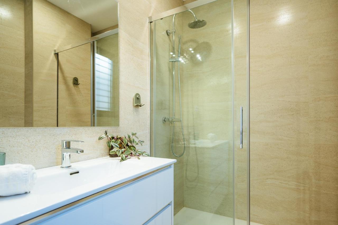Urban Pulses Nervion Apartment Sevilla Bagian luar foto
